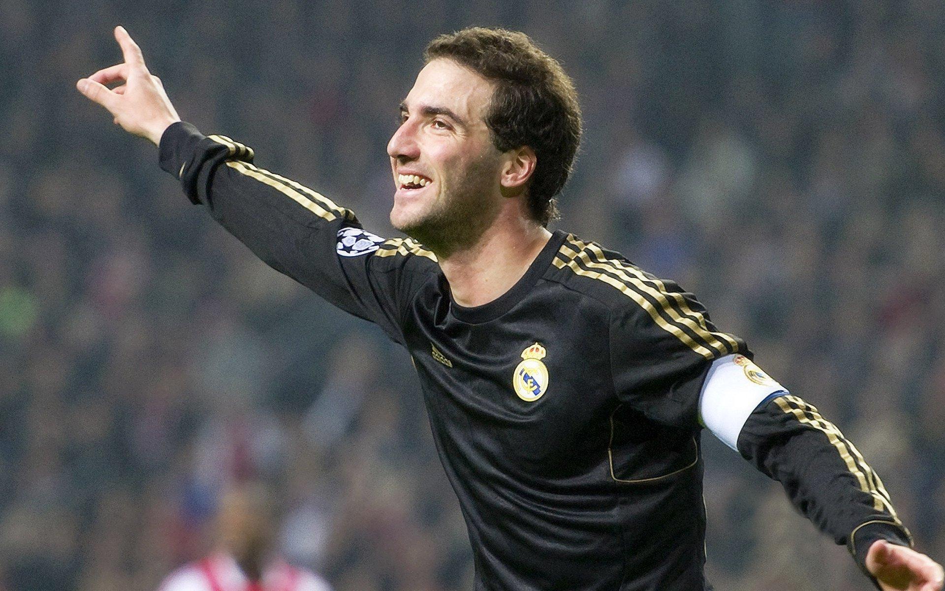 权威数据揭示中卫新秩序，范戴克领衔FC26榜单，枪手双塔闪耀入列