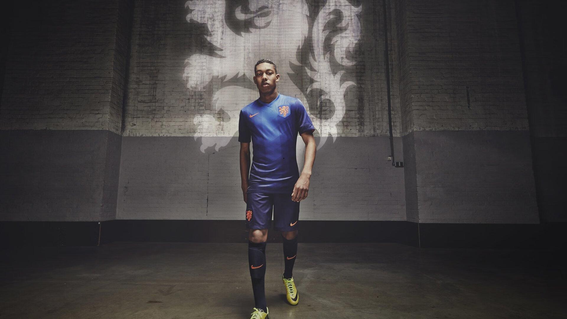 童年旧照引足坛回忆杀 姆巴佩与阿森纳的未竟之缘再成焦点