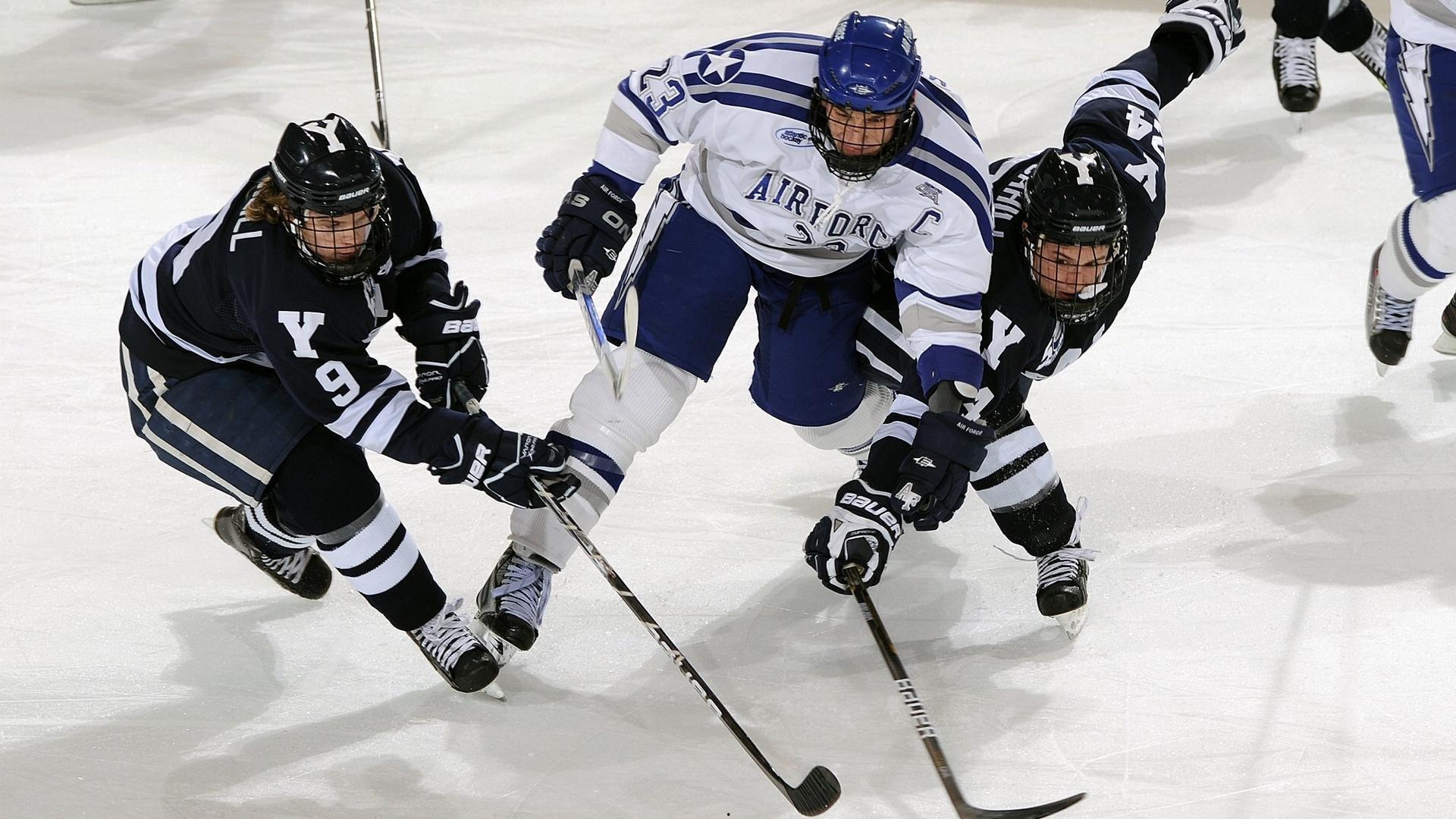 圣詹姆斯公园上演战术博弈 半场僵局折射英超争冠微妙格局